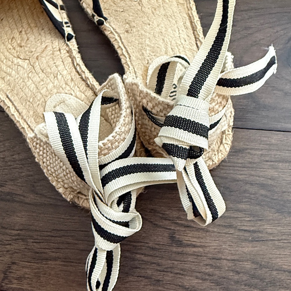 Soludos Women's Striped Black and Tan Flat Espadrille Sandals - Sz 8.5 - Picture 6 of 8